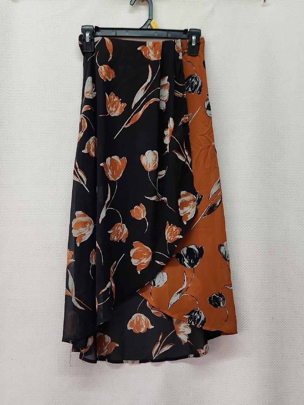 🚨2/$25 or 5/$50🚨Sienna Sky Asymmetrical Floral Wrap Skirt in Black and Rust